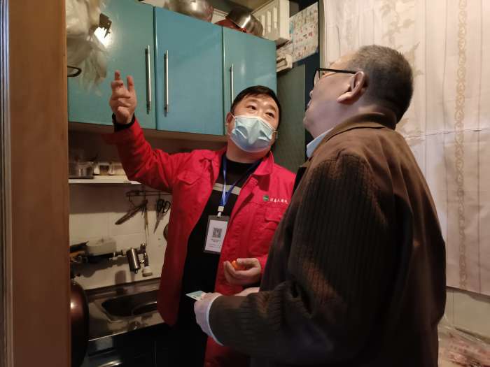 我的完美WM(中国)安检搭档：会“变脸”的支部书记2.jpg
