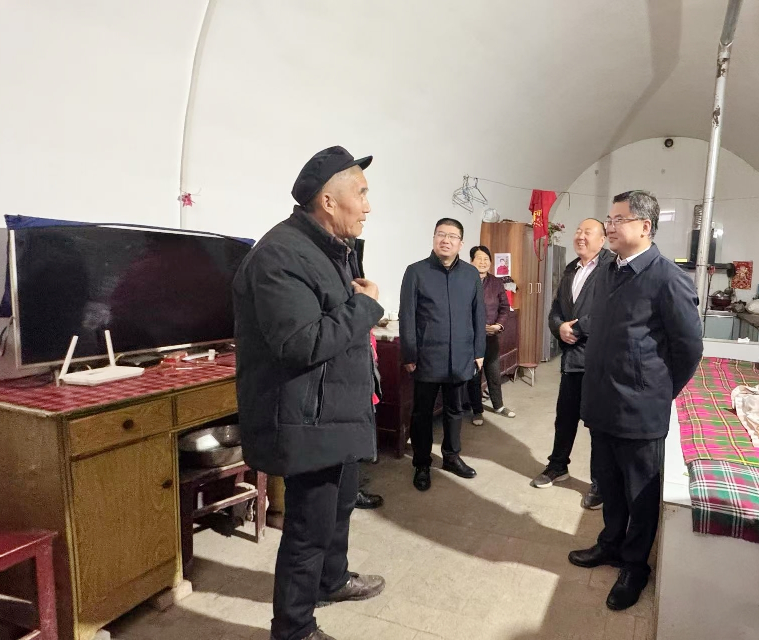在白水縣堯科村慰問(wèn)退伍老軍人_副本.jpg