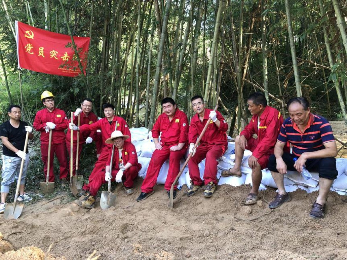 漢中分公司黨支部：讓黨旗在防汛搶險一線4.jpg