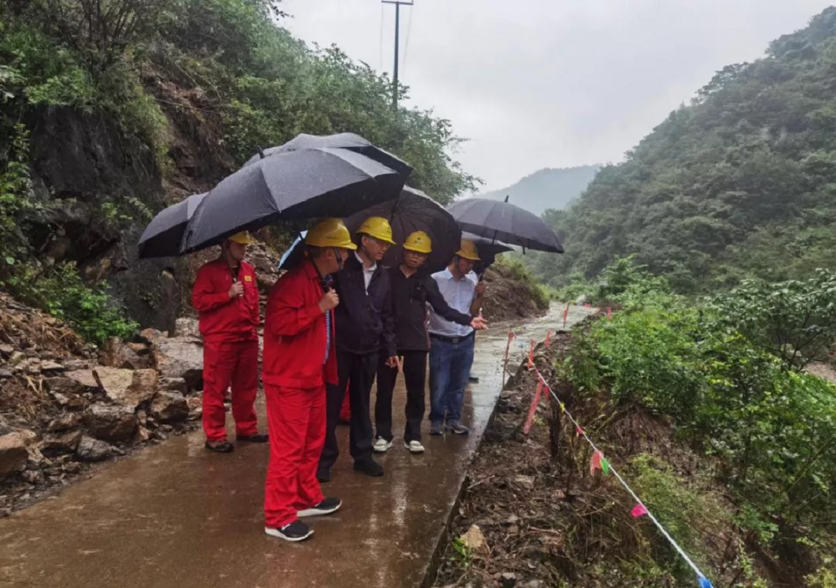 蔡鑫磊到漢中地區(qū)督導(dǎo)檢查防范化解重大風(fēng)險工作2.jpg
